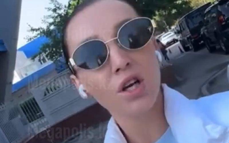“Ўзимни Россиядаги ўзбекдай ҳис қиляпман” — Қозоғистонда бюрократиядан нолиган россиялик аёл қамалди